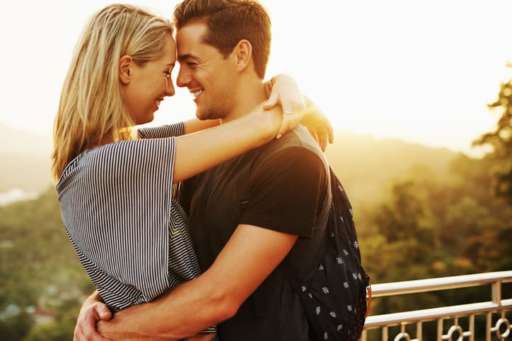 couple kissing in the sunset