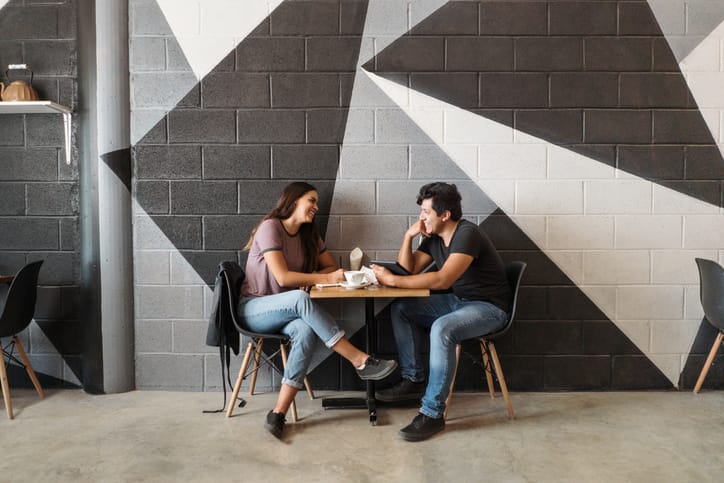 couple on date at cafe