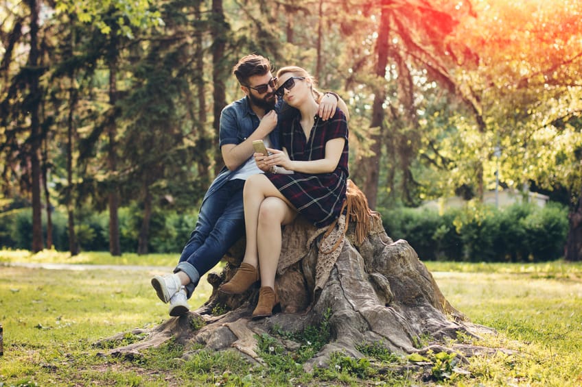 couple tree park sun