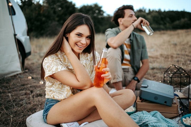 girlfriend and boyfriend picnic