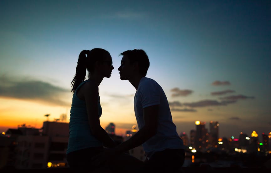 couple kiss romantic date night