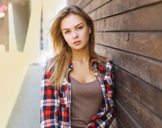 Lifestyle portrait sensual pretty blonde in casual clothes outdoors, street fashion
