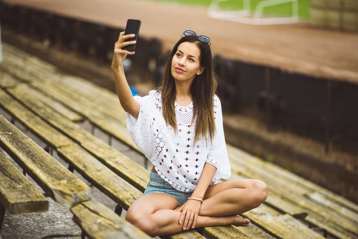 women, city, summer, smart phone, travelling