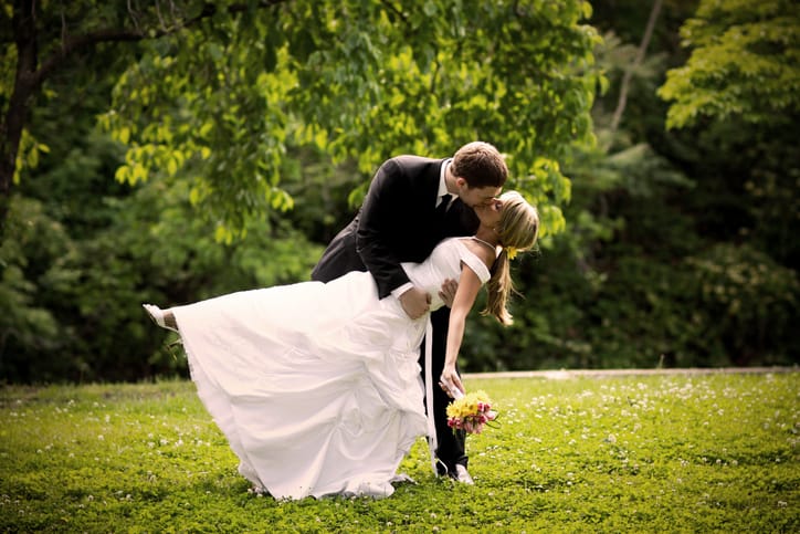 Best Bride and Groom Wedding Dress Kissing