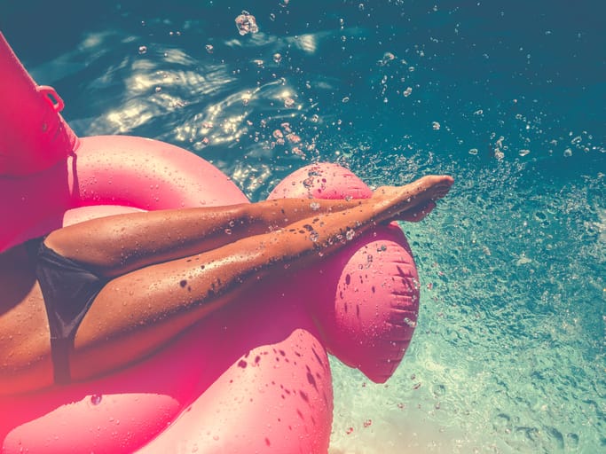 Newsflash: Using Coca-Cola To Get A Tan Is A Terrible & Dangerous Idea