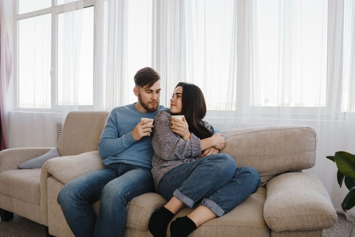 My Boyfriend & I Survived Our Long-Distance Relationship But I Kinda Wish We Hadn’t
