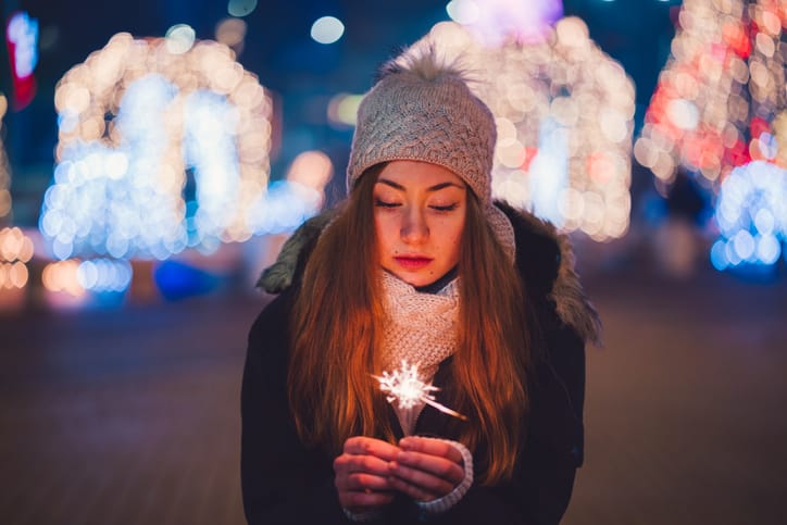 Scroogeing Is The Terrible Dating Trend Trying To Steal Your Christmas Spirit