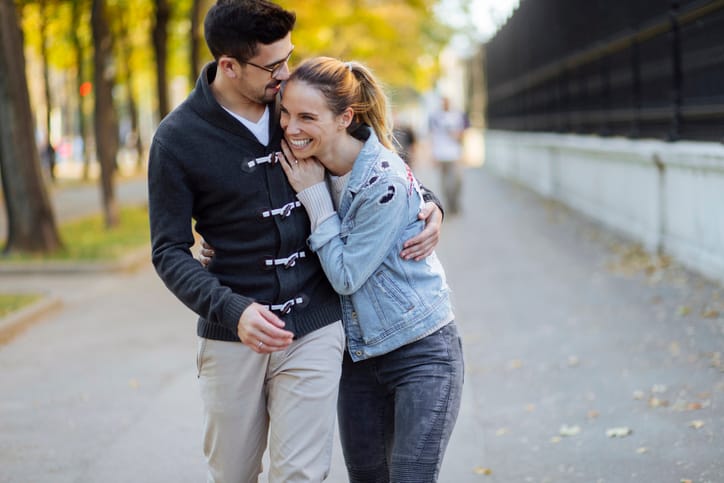 Is He “Prowling” You? What This New Dating Trend Is & Why It Sucks
