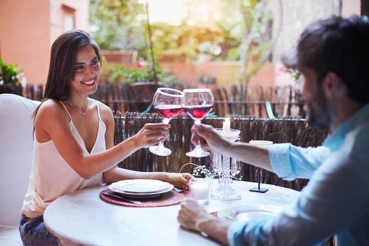A couple with first date etiquette.