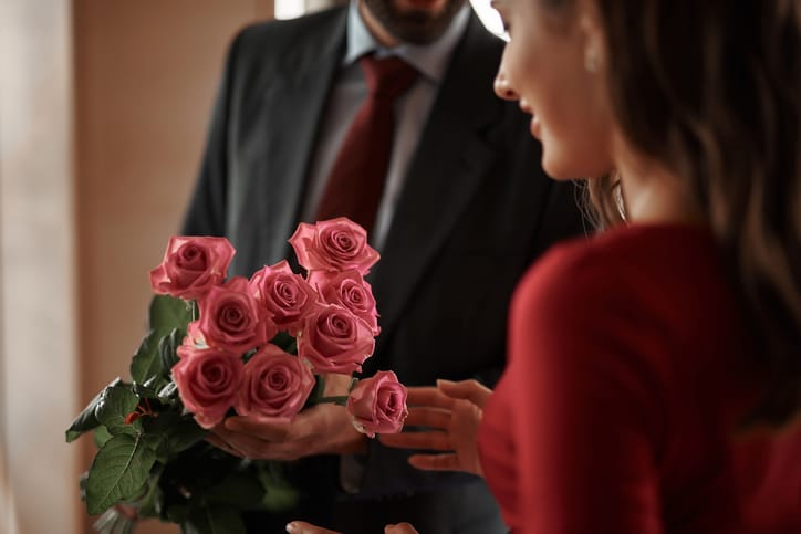 My Boyfriend Accidentally Sent Me Flowers Meant For His Other Girlfriend