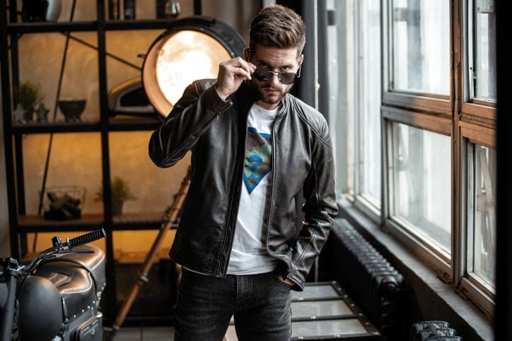 8 Tell-Tale Signs A Guy Is A Player So You Can Avoid Him
