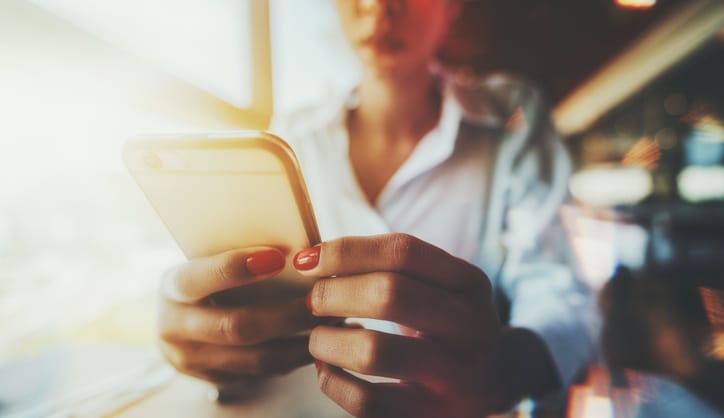 Woman Shares ‘Genius’ Hack For Hanging Up On Someone Without Coming Off As Rude