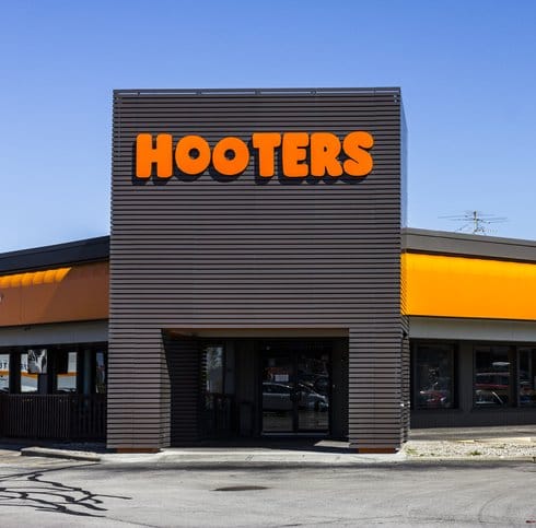 hooters store front