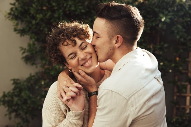 how to make a woman fall in love with you