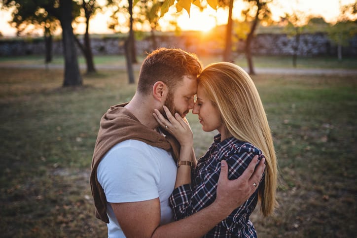 couple kissing in the sunset