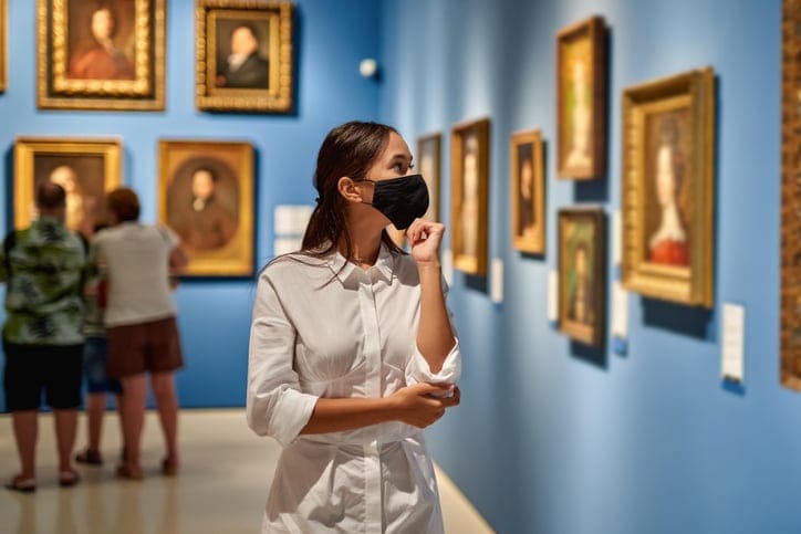 Woman visitor wearing an antivirus mask