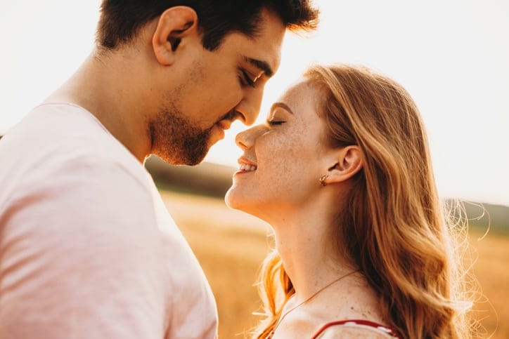 how to kiss a girl