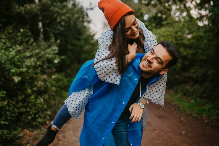 happy couple autumn date