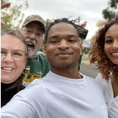 Grandma And Stranger She Accidentally Invited To Thanksgiving Are Celebrating Together For The 7th Year