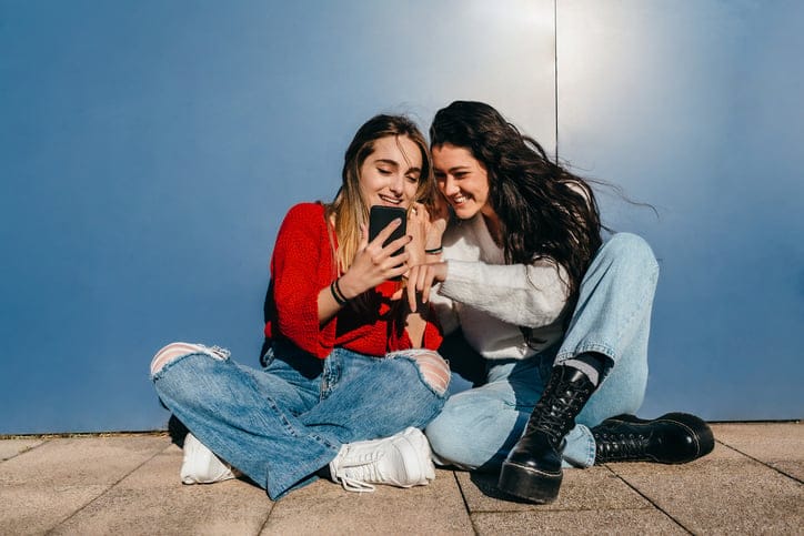 friends outside on phone