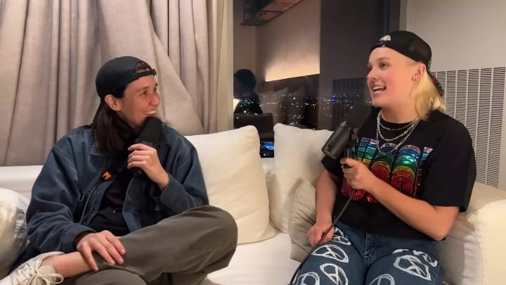 jojo siwa we're having gay sex