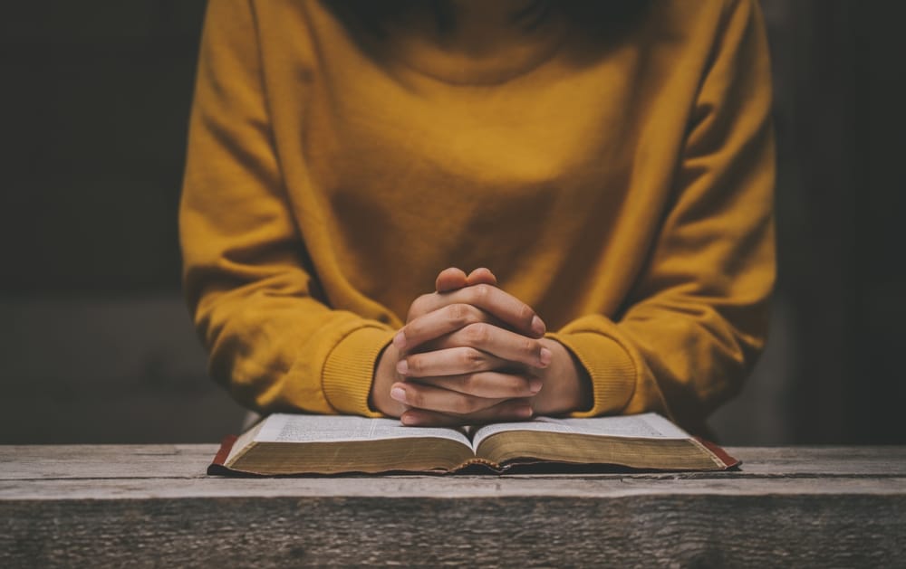 13 Habits of People Who Remain Strong When Their Faith Is Challenged