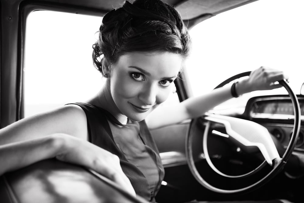 Beautiful,Lady,Sitting,In,A,Retro,Car