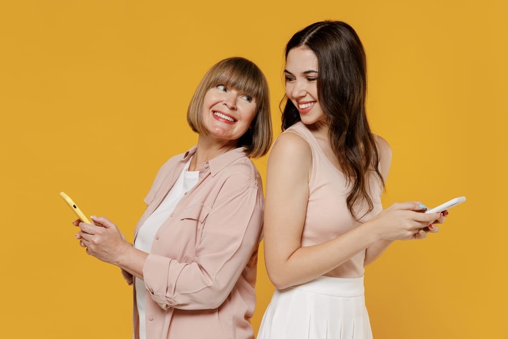 Side,View,Two,Fun,Young,Daughter,Mother,Together,Couple,Women