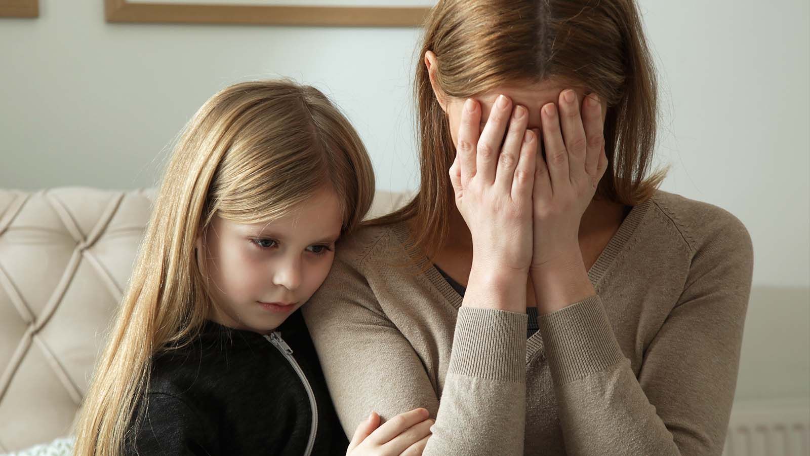 People raised by anxious parents often develop 11 adult habits their therapists notice within the first session