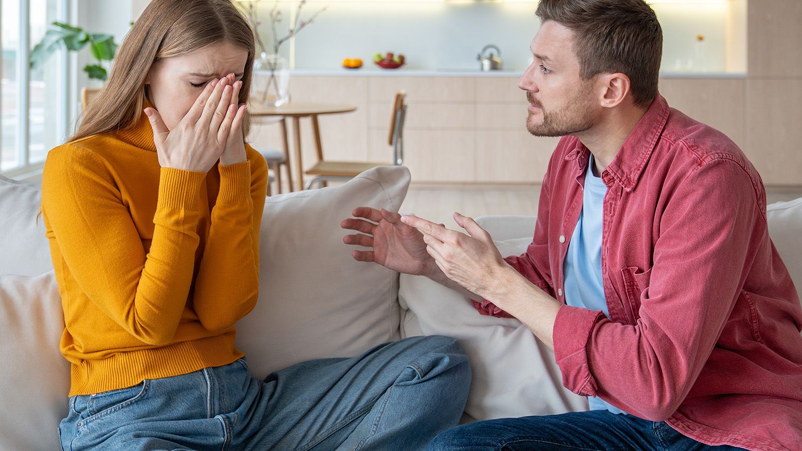If a man is gaslighting you, psychologists say these 9 classic behaviors are your first red flags