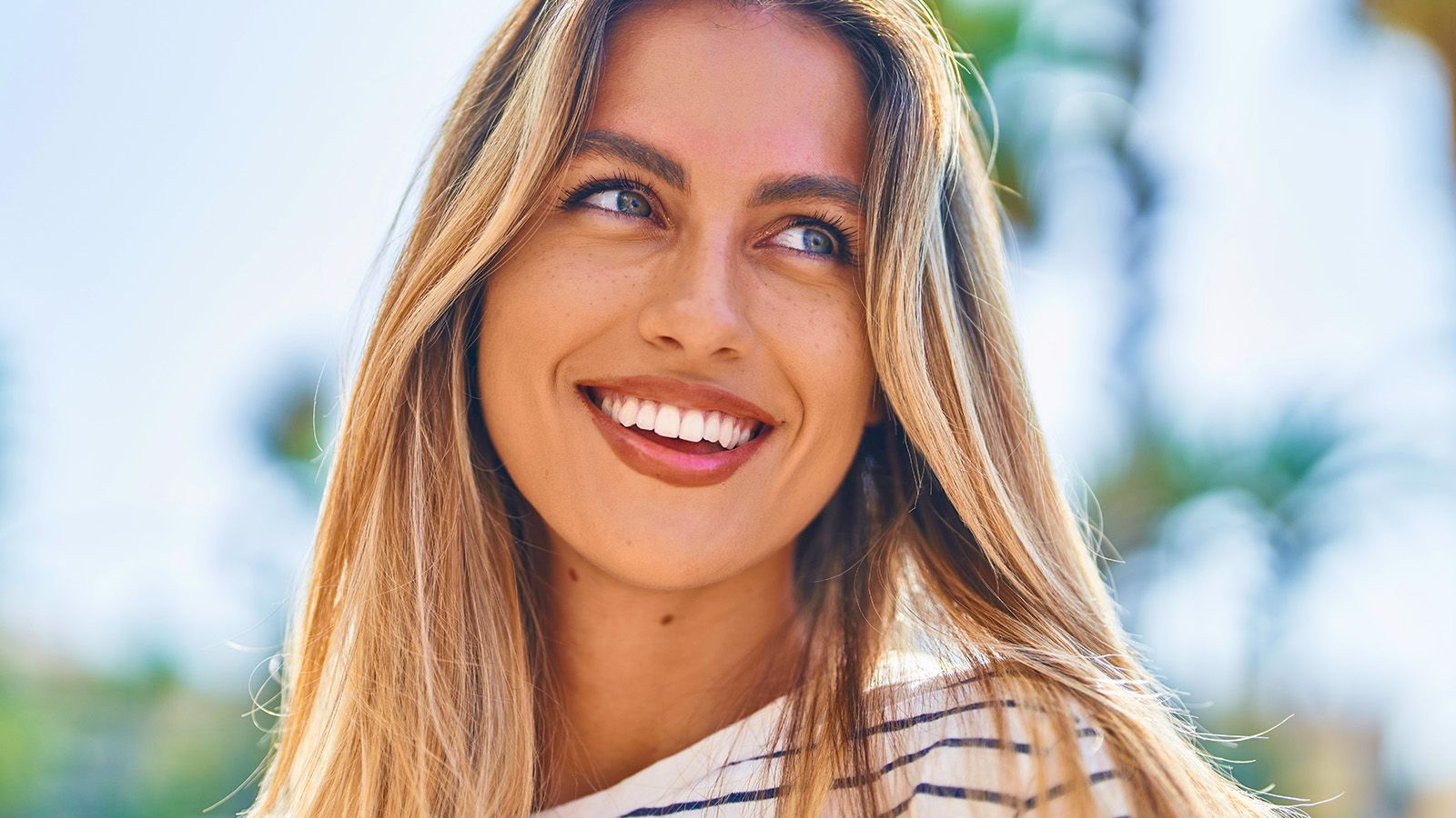 If you talk to yourself out loud when you’re trying to figure something out, you’re not weird — your brain is working through these 7 problem-solving advantages most people never tap into