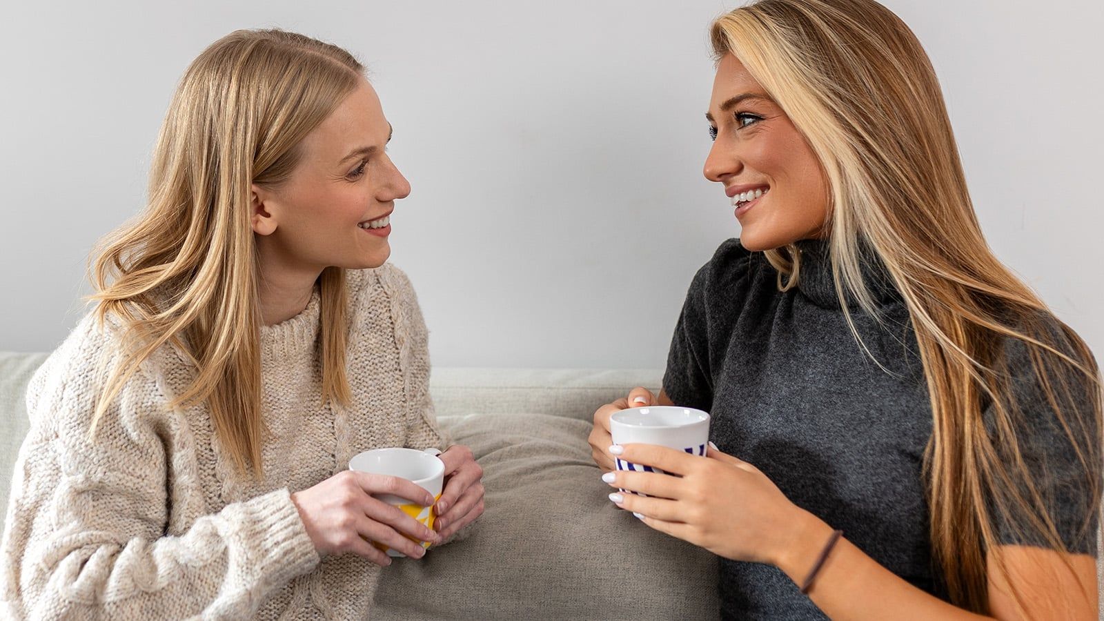 People who still prefer face-to-face conversations over endless messaging often share these 9 mental traits that psychologists link to clearer thinking