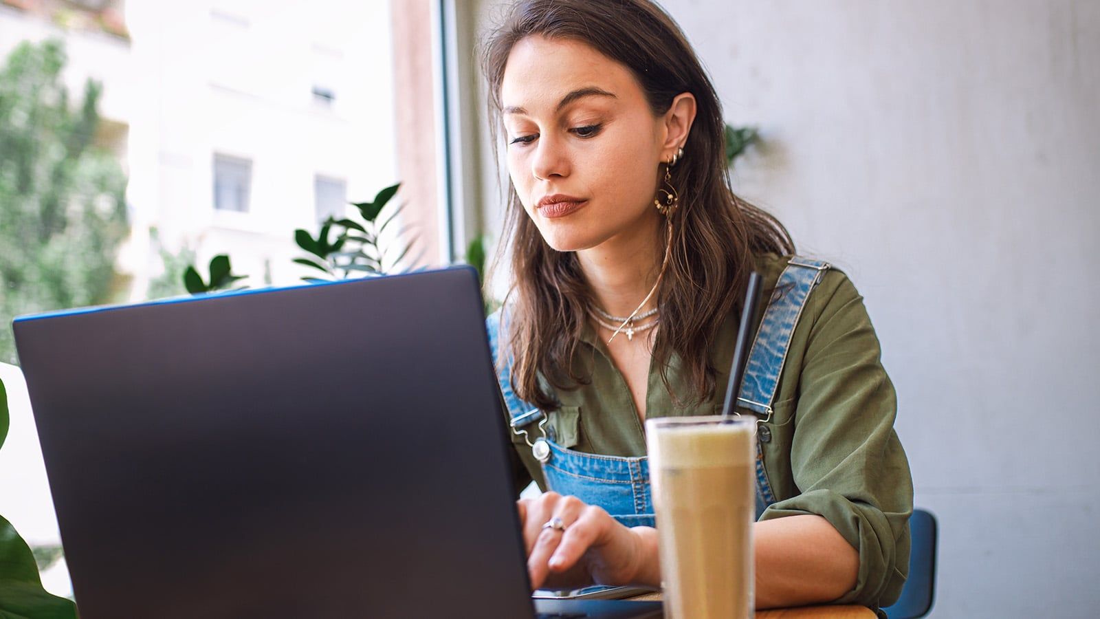 Psychology says the people who’ll spend ten minutes hunting for a café’s WiFi password sooner than ask the barista for it aren’t shy — they learned somewhere that needing even a small thing from a stranger felt riskier than going without, and the self-reliance everyone reads as competence is the same reflex that keeps them from ever asking for the large things