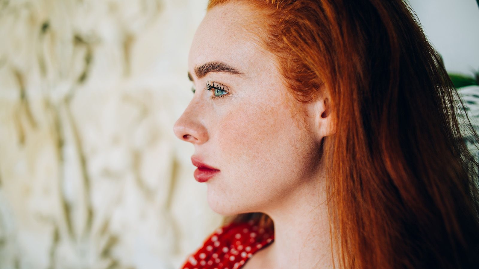 Psychology suggests the real reason some people prefer the company of acquaintances over deeply entangled friendships — it’s a specific psychological choice to prioritize “peace of mind” over the constant maintenance of someone else’s crisis