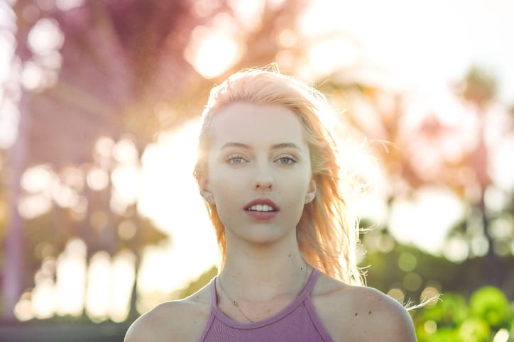 17 Struggles Pale Girls Face Every Summer