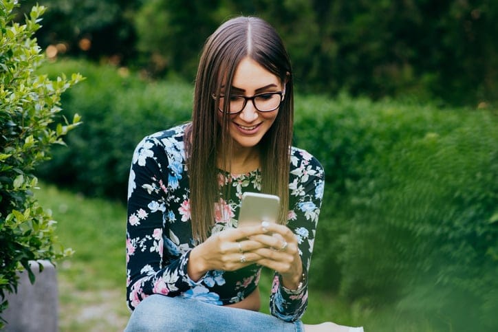 women, city, summer, smart phone, travelling