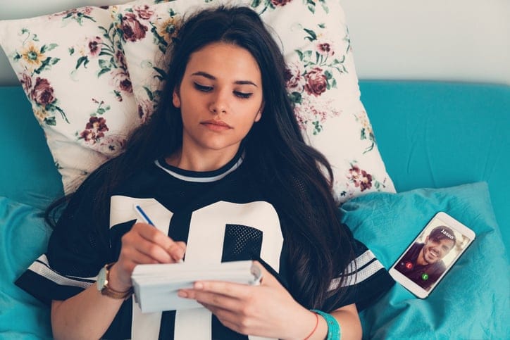 I Don’t Let Guys Call Or Text Me After 10 P.M. To Weed Out The Losers