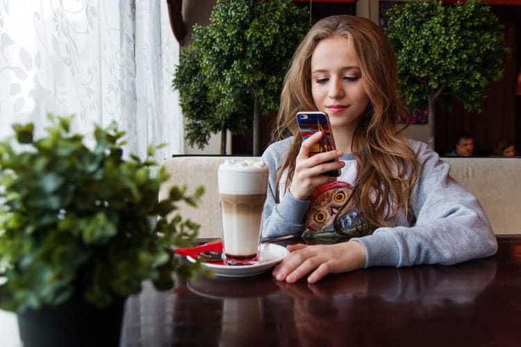 How Being An Old Soul Makes Me An Unrelatable Date & Girlfriend