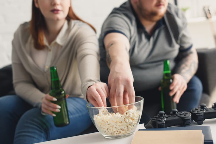 couple eating popcorn at home