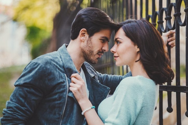 10 Little Giveaways That He’s Lying To You