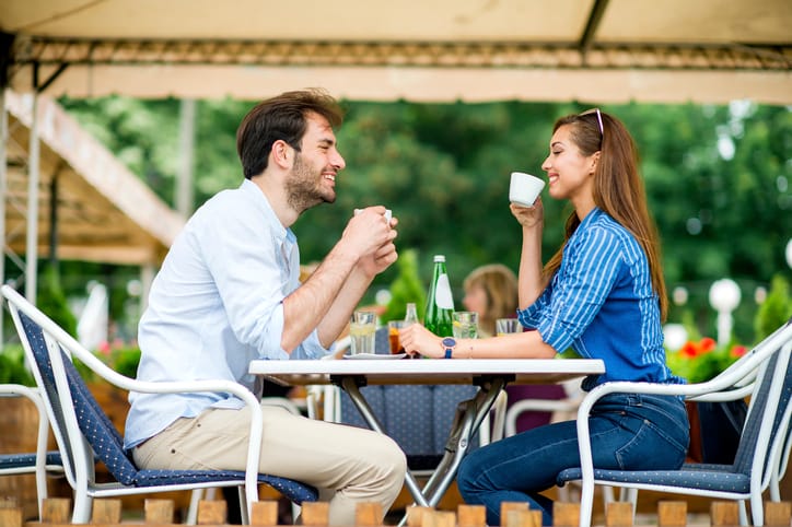 How To Tell Whether He’s Feeling The Same Connection As You Are