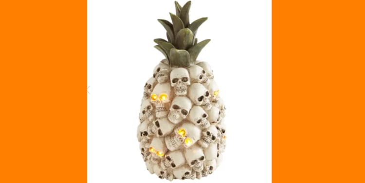 light-up pineapple of skulls