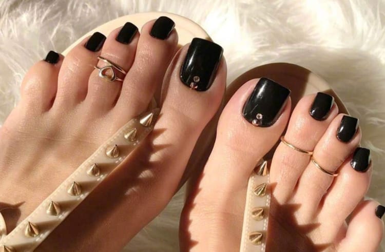 long fake toenails