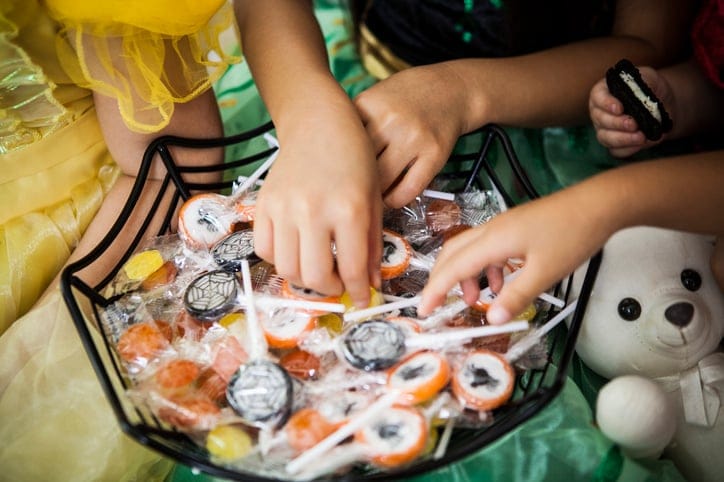 anti-vaxxer chickenpox lollipops