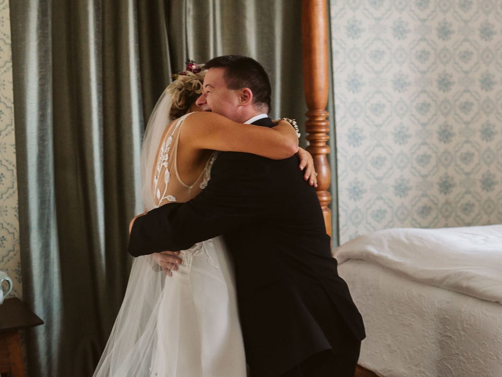 This Bride’s Beautiful ‘First Look’ Photoshoot With Her Brother On Her Wedding Day Will Make You Cry