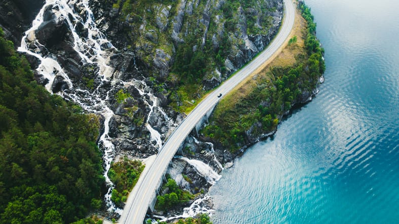 Suicidal Dad Drives Off Cliff With Twin Daughters In Car And Everyone Miraculously Survives