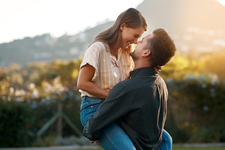 signs he's in love with you