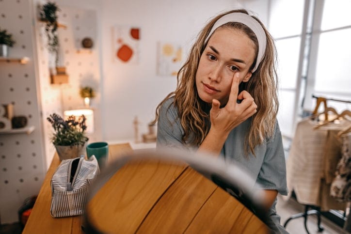 Woman Dumped By Boyfriend After He Sees Her Without Makeup For The First Time