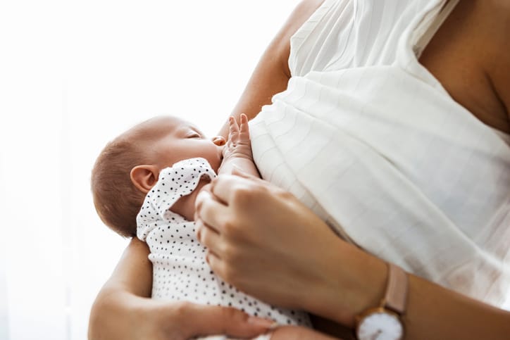 Mom Hangs ‘No Breastfeeding Zone’ Sign In Hospital Room To Stop Shamers Before They Start