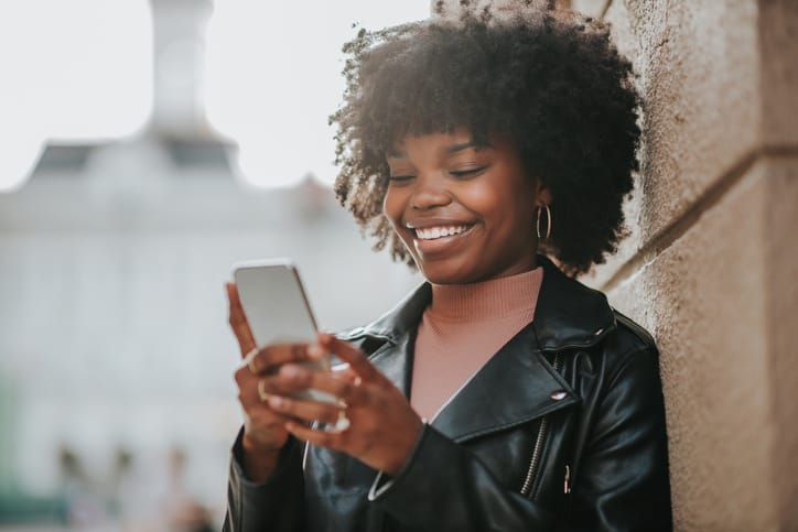 9 Things To Text A Guy You Like To Pique His Interest In You